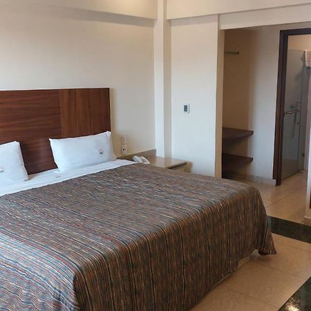 Hotel Real Del Sol - Zona Expo Industrial กัวดาลาฮารา ภายนอก รูปภาพ