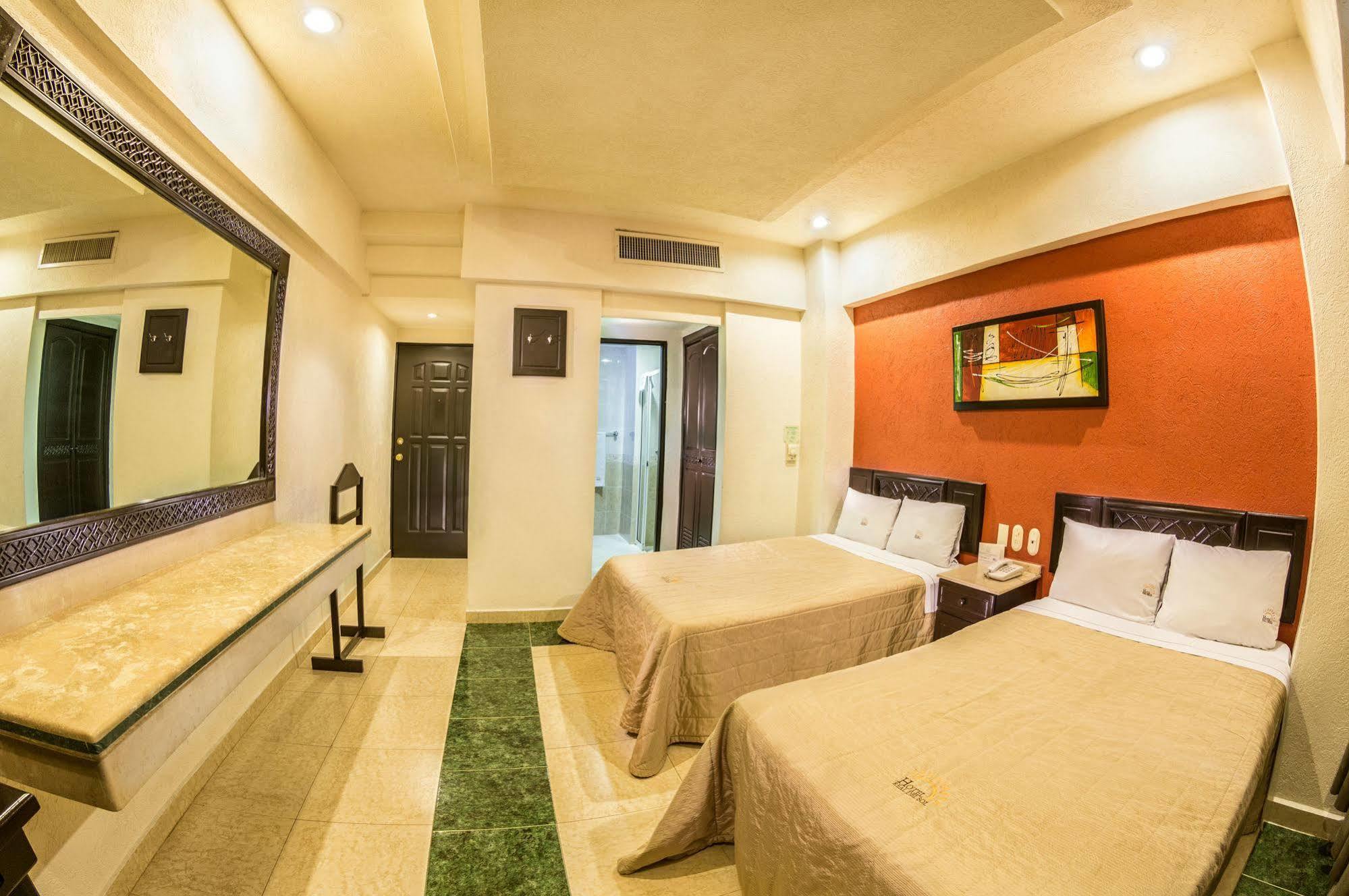 Hotel Real Del Sol - Zona Expo Industrial กัวดาลาฮารา ภายนอก รูปภาพ