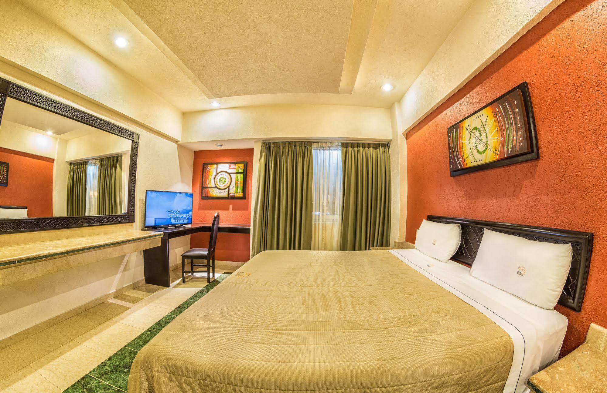 Hotel Real Del Sol - Zona Expo Industrial กัวดาลาฮารา ภายนอก รูปภาพ