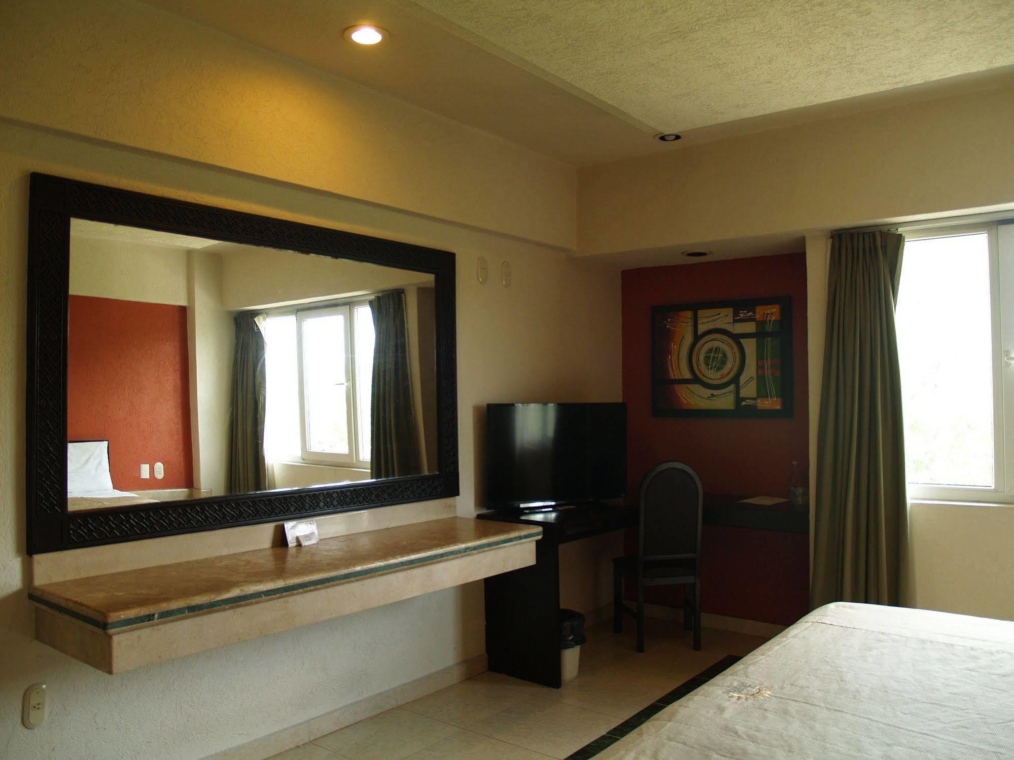 Hotel Real Del Sol - Zona Expo Industrial กัวดาลาฮารา ภายนอก รูปภาพ