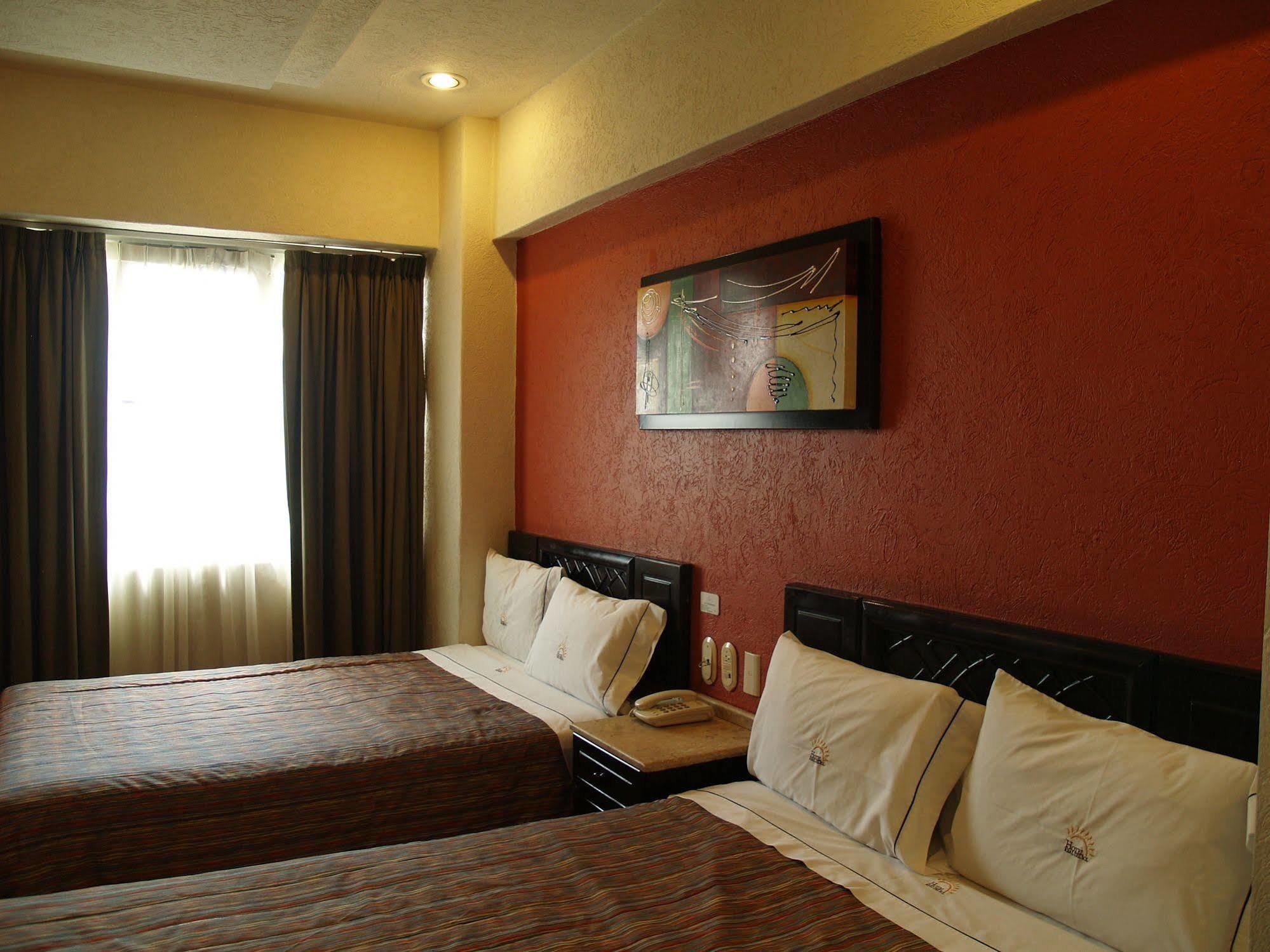 Hotel Real Del Sol - Zona Expo Industrial กัวดาลาฮารา ภายนอก รูปภาพ