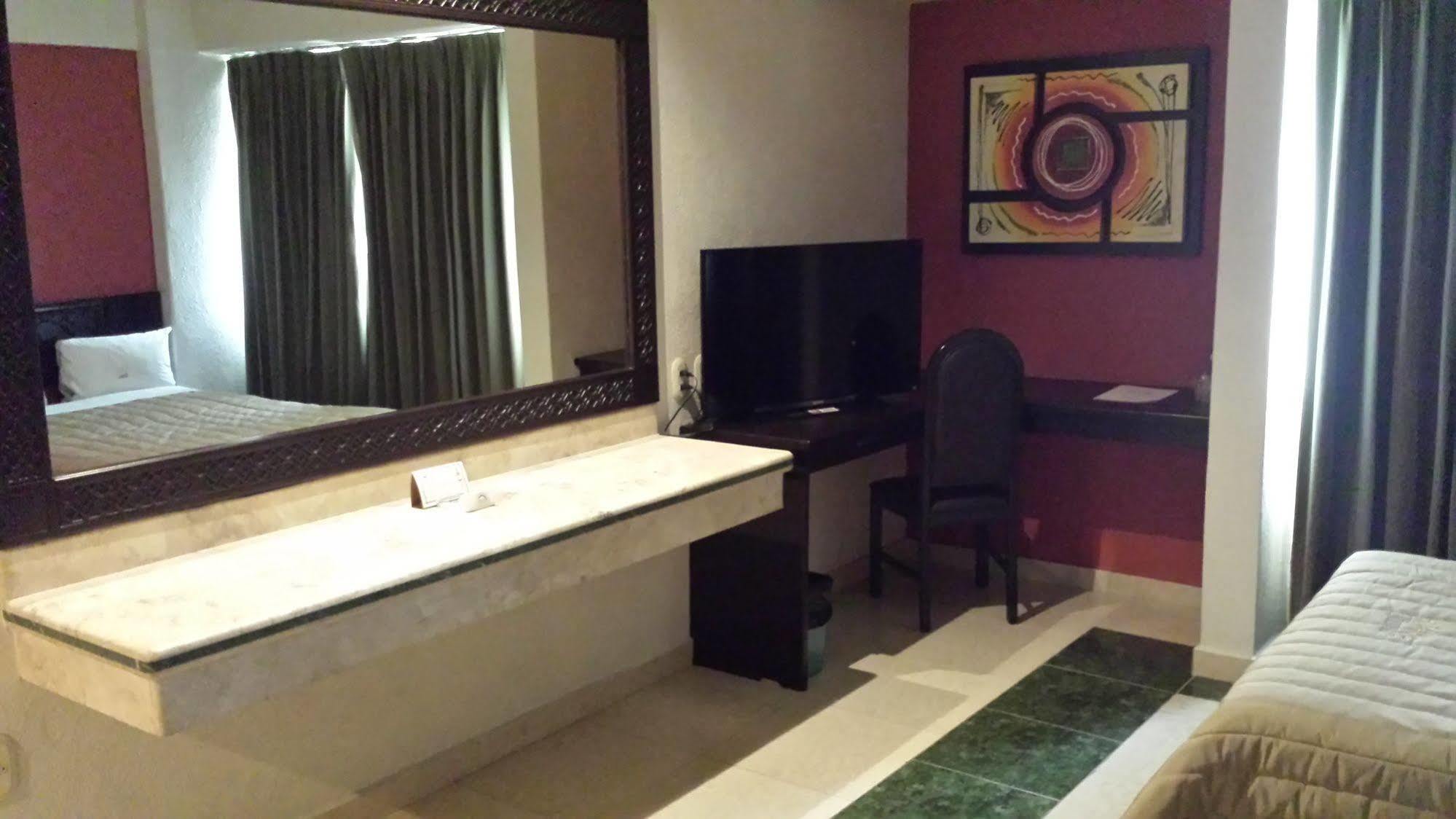 Hotel Real Del Sol - Zona Expo Industrial กัวดาลาฮารา ภายนอก รูปภาพ